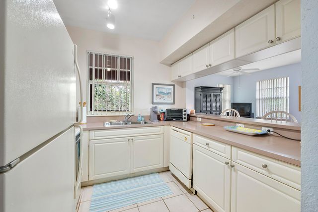 6592 W Sample Road 6592, Coral Springs, FL 33067