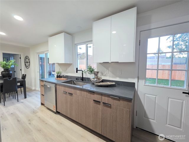 28202 85th Avenue S, Kent, WA 98032