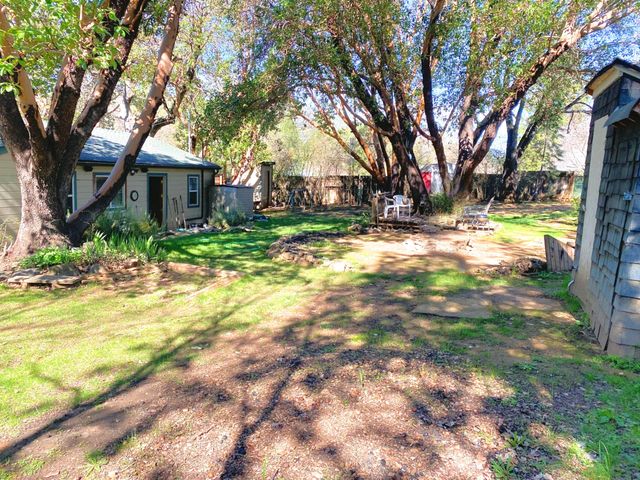 233 Upper Applegate Road, Jacksonville, OR 97530