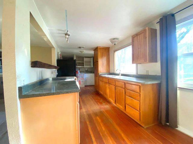 233 Upper Applegate Road, Jacksonville, OR 97530