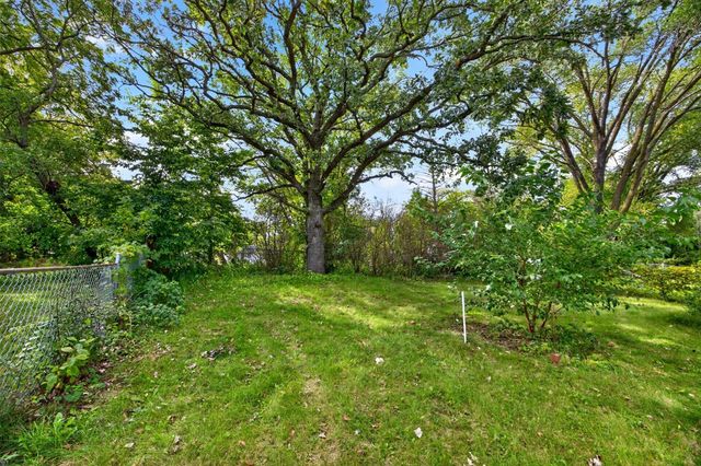 1932 S Village Drive SE, Rochester, MN 55904