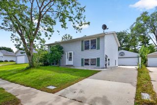 1932 S Village Drive SE, Rochester, MN 55904
