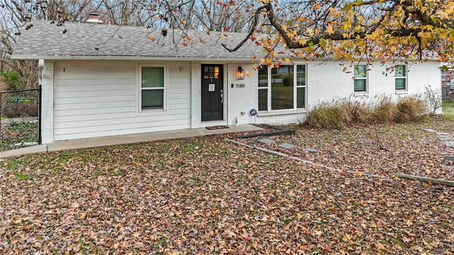 1588 Curtis Avenue, Pea Ridge, AR 72751