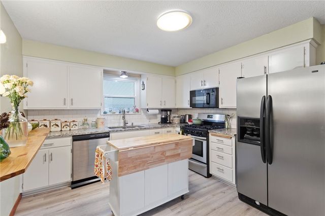 1588 Curtis Avenue, Pea Ridge, AR 72751