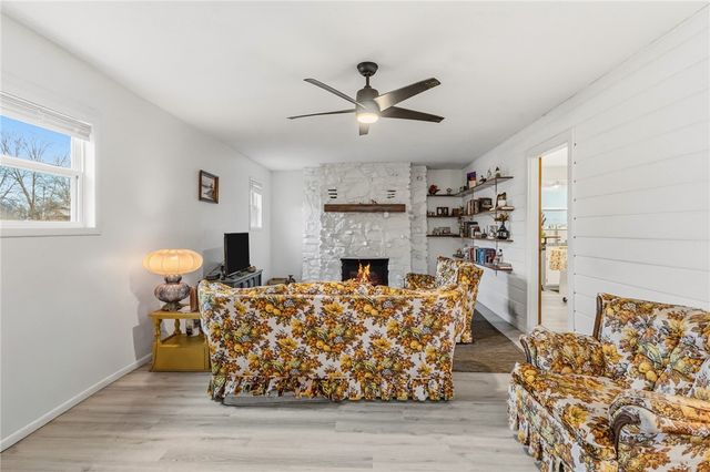 1588 Curtis Avenue, Pea Ridge, AR 72751