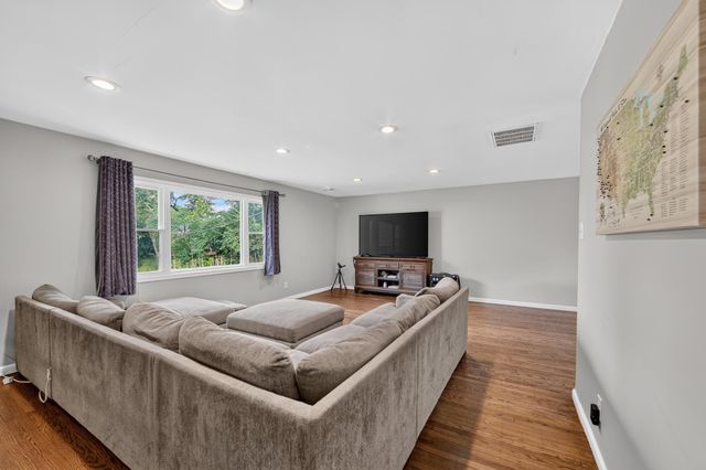 425 WESTFIELD DR, Exton, PA 19341