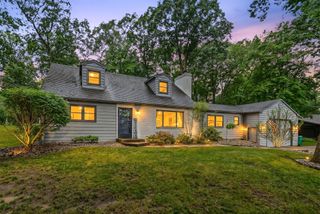 726 Lakeview Drive, Portage City, MI 49002