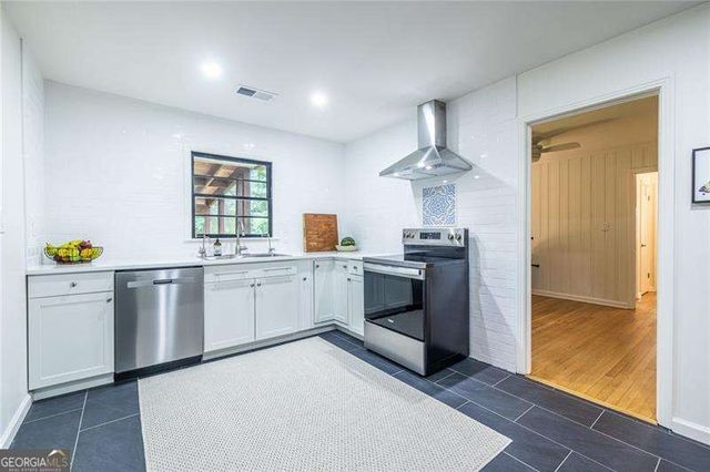 2469 Hunting Valley Drive, Decatur, GA 30033