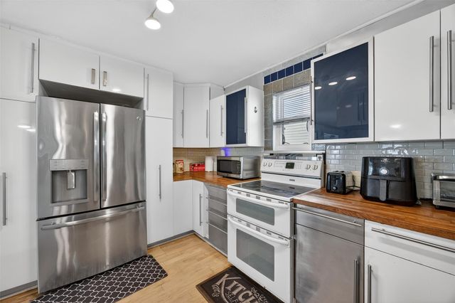 906 91st Street, Galveston, TX 77554