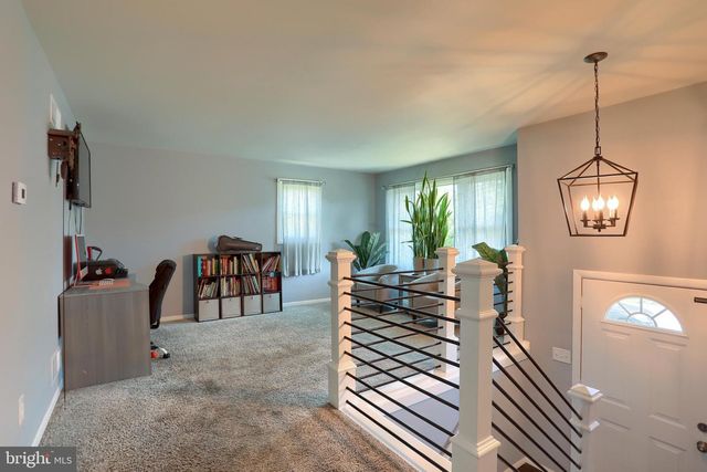 237 BUTTONWOOD DR, Elizabethtown, PA 17022