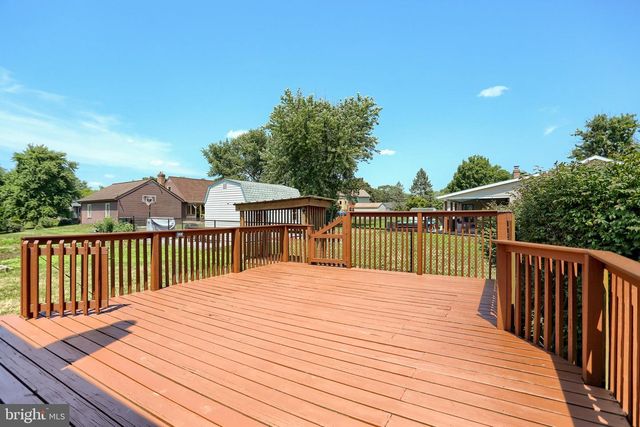 237 BUTTONWOOD DR, Elizabethtown, PA 17022