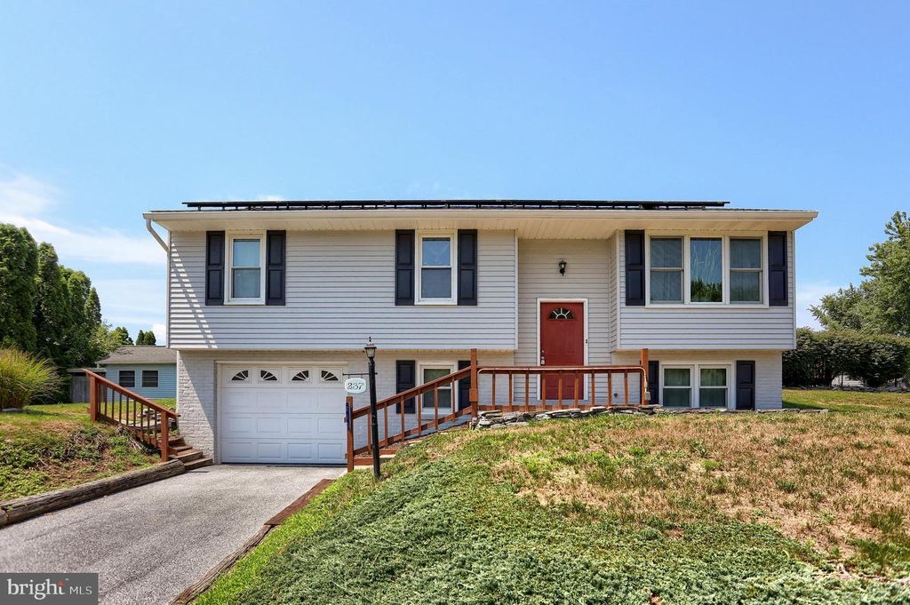237 BUTTONWOOD DR, Elizabethtown, PA 17022