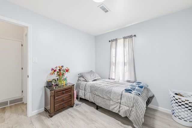 2038 S Poplar St, Wichita, KS 67211