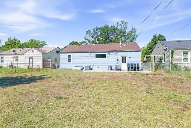 2038 S Poplar St, Wichita, KS 67211