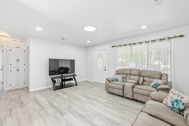 2038 S Poplar St, Wichita, KS 67211