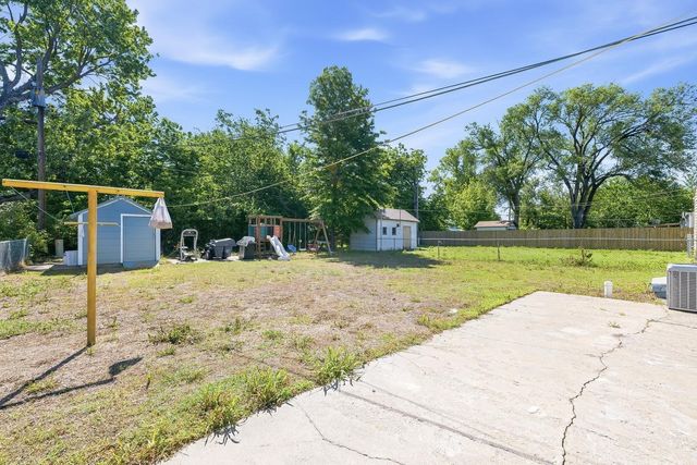 2038 S Poplar St, Wichita, KS 67211