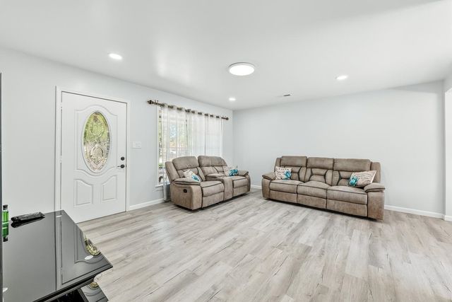 2038 S Poplar St, Wichita, KS 67211