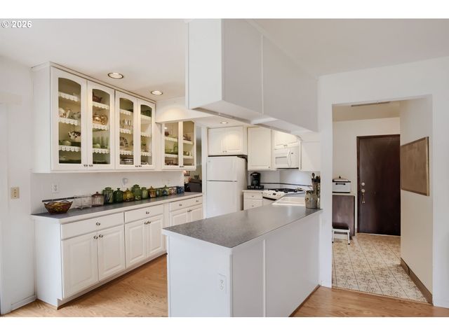 744 Se 170TH Dr, Portland, OR 97233