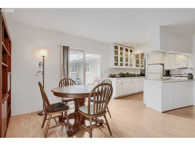 744 Se 170TH Dr, Portland, OR 97233