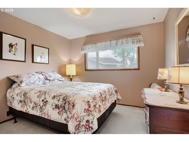 744 Se 170TH Dr, Portland, OR 97233