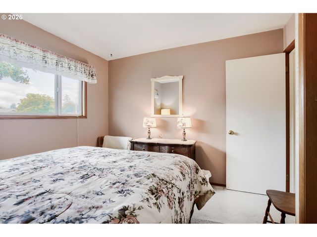 744 Se 170TH Dr, Portland, OR 97233