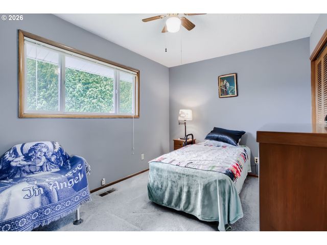 744 Se 170TH Dr, Portland, OR 97233