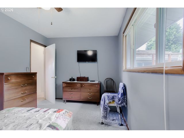 744 Se 170TH Dr, Portland, OR 97233