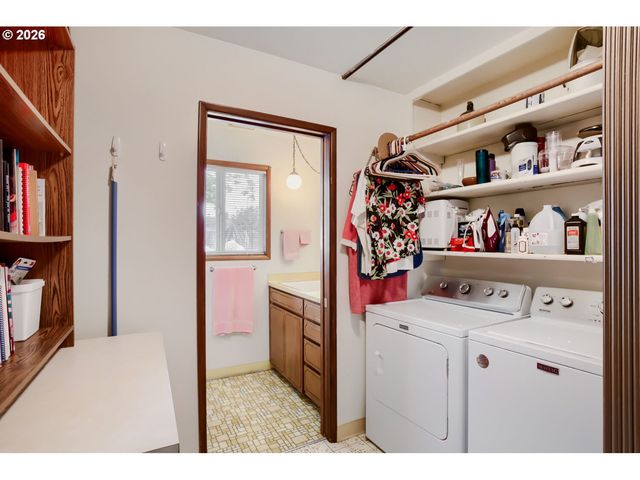 744 Se 170TH Dr, Portland, OR 97233