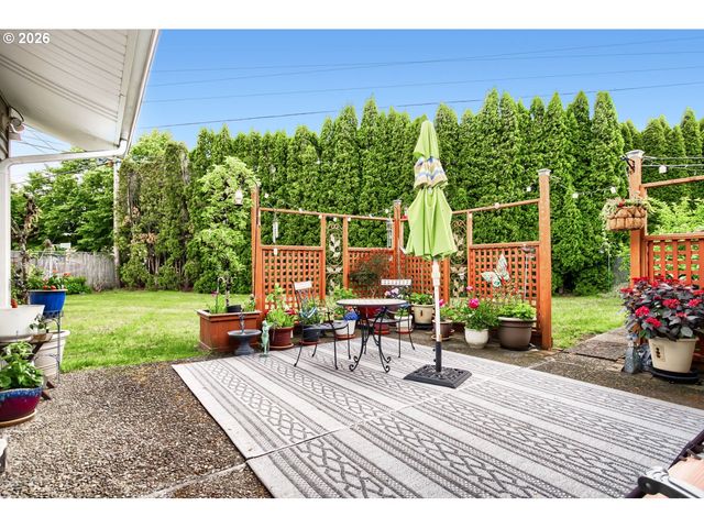 744 Se 170TH Dr, Portland, OR 97233