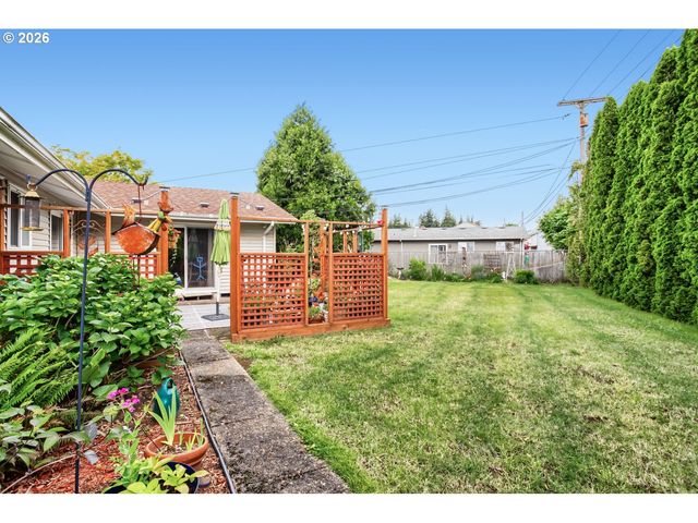 744 Se 170TH Dr, Portland, OR 97233