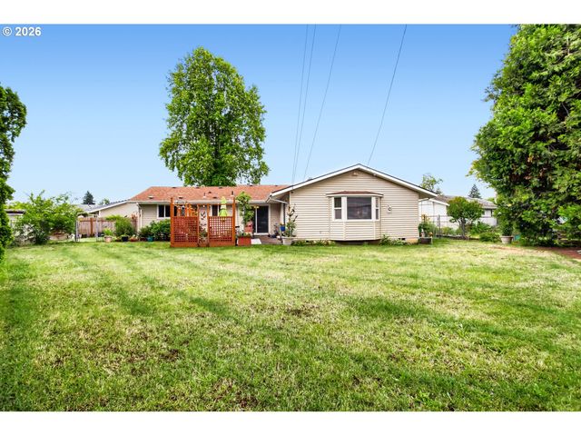 744 Se 170TH Dr, Portland, OR 97233