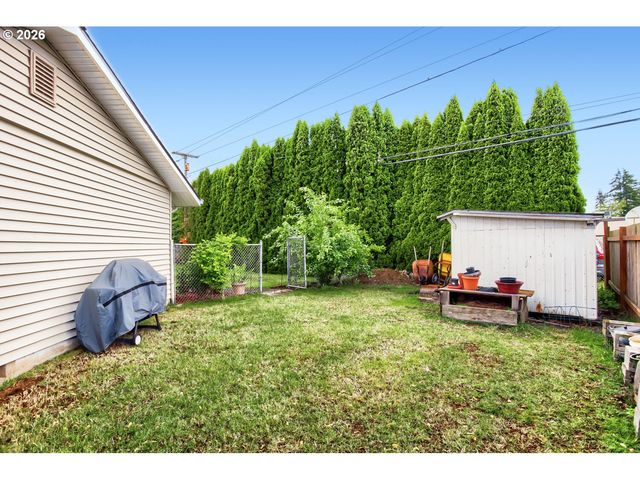 744 Se 170TH Dr, Portland, OR 97233