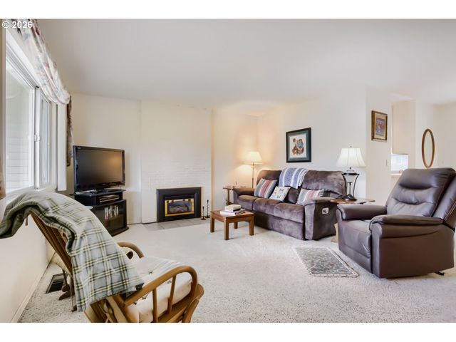 744 Se 170TH Dr, Portland, OR 97233