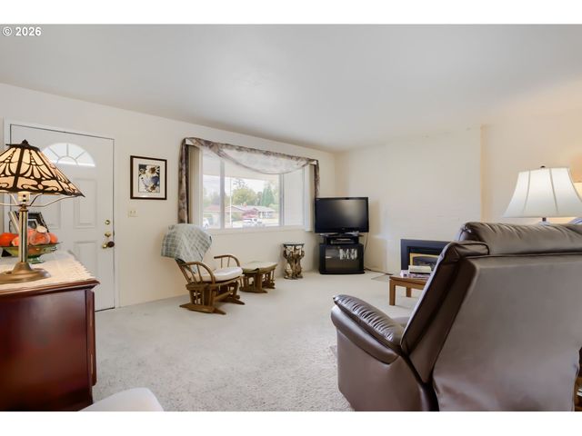 744 Se 170TH Dr, Portland, OR 97233