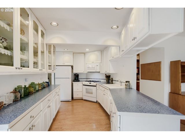 744 Se 170TH Dr, Portland, OR 97233