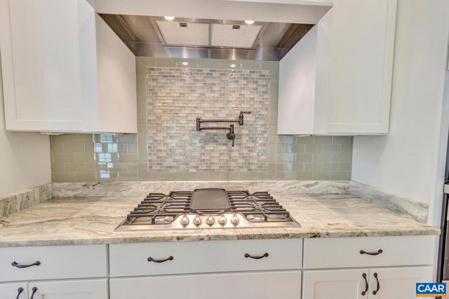 7 STEEP ROCK DR, Charlottesville, VA 22911