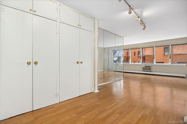 87-15 165th Street 4B, Jamaica, NY 11432