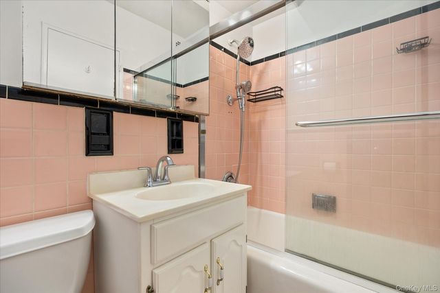 87-15 165th Street 4B, Jamaica, NY 11432