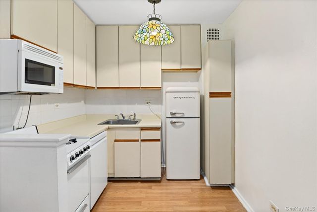 87-15 165th Street 4B, Jamaica, NY 11432