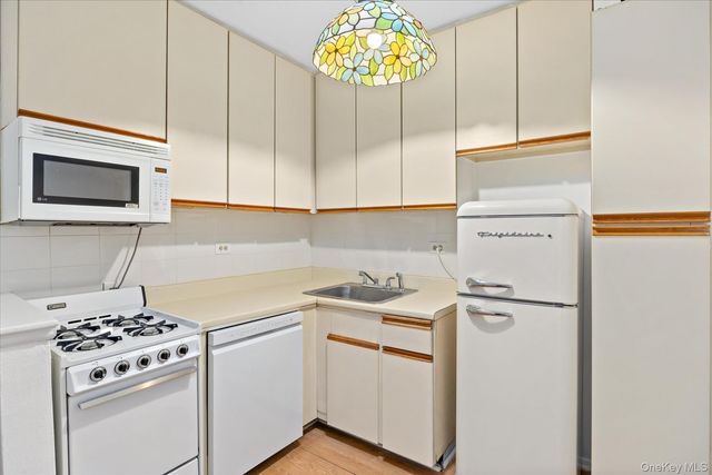 87-15 165th Street 4B, Jamaica, NY 11432