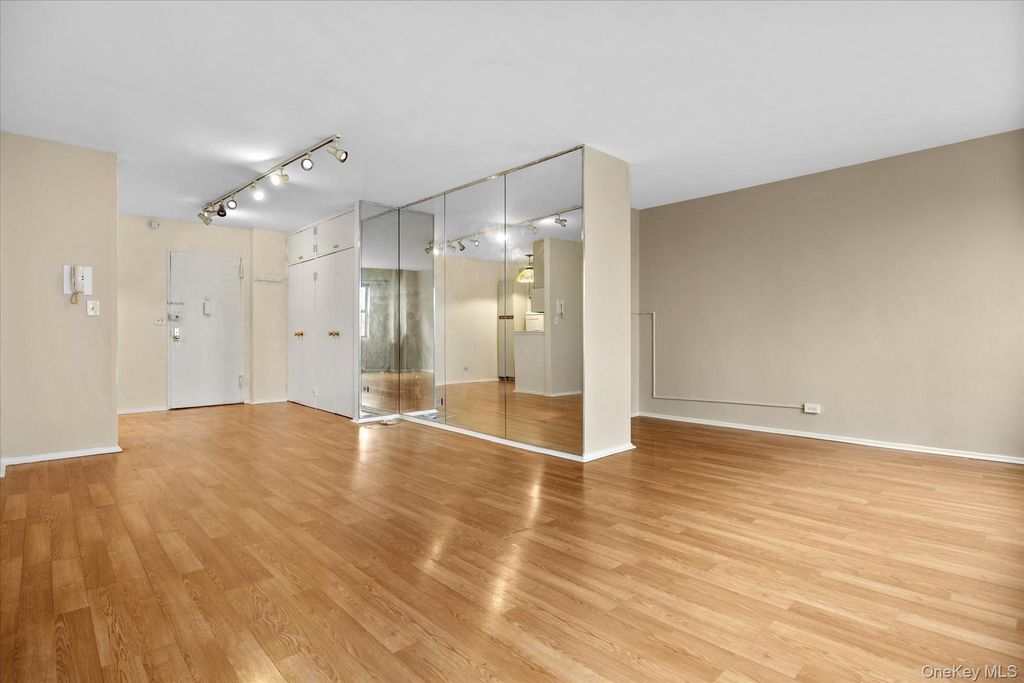 87-15 165th Street 4B, Jamaica, NY 11432