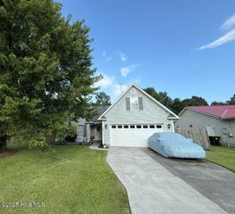 403 Boysenberry Lane, Hubert, NC 28539