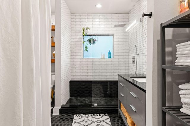 802 Ralfallen Street, Houston, TX 77008