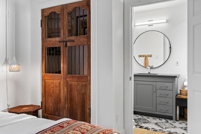 802 Ralfallen Street, Houston, TX 77008