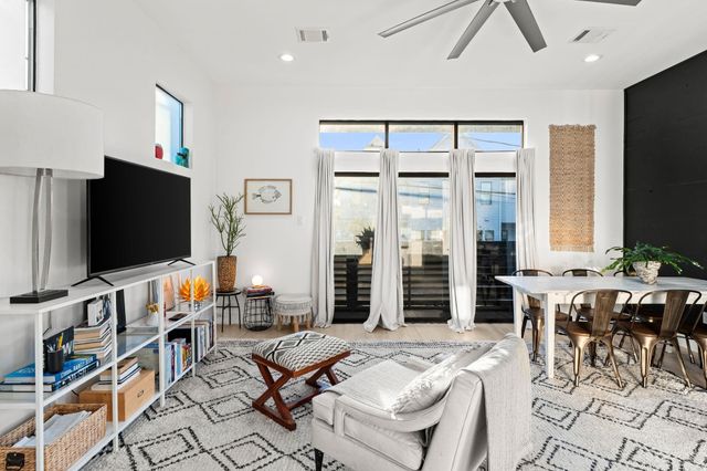 802 Ralfallen Street, Houston, TX 77008