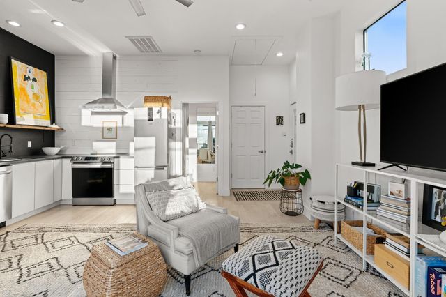 802 Ralfallen Street, Houston, TX 77008