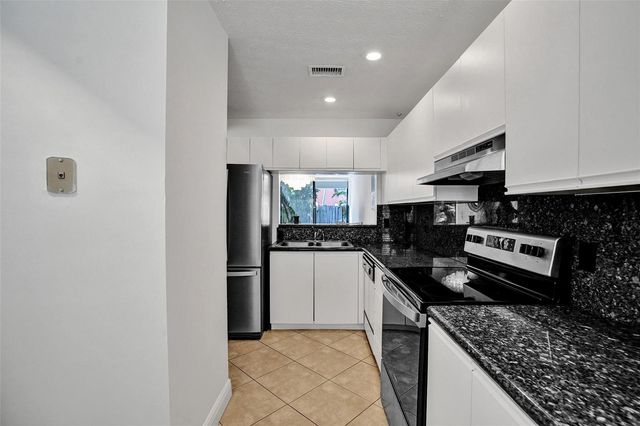 1415 Miami Road B, Fort Lauderdale, FL 33316