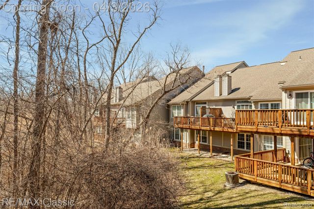 41769 Webster Court, Novi, MI 48377