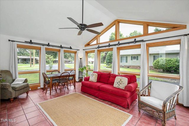 2013 Canterbury Road, Kingsport, TN 37660
