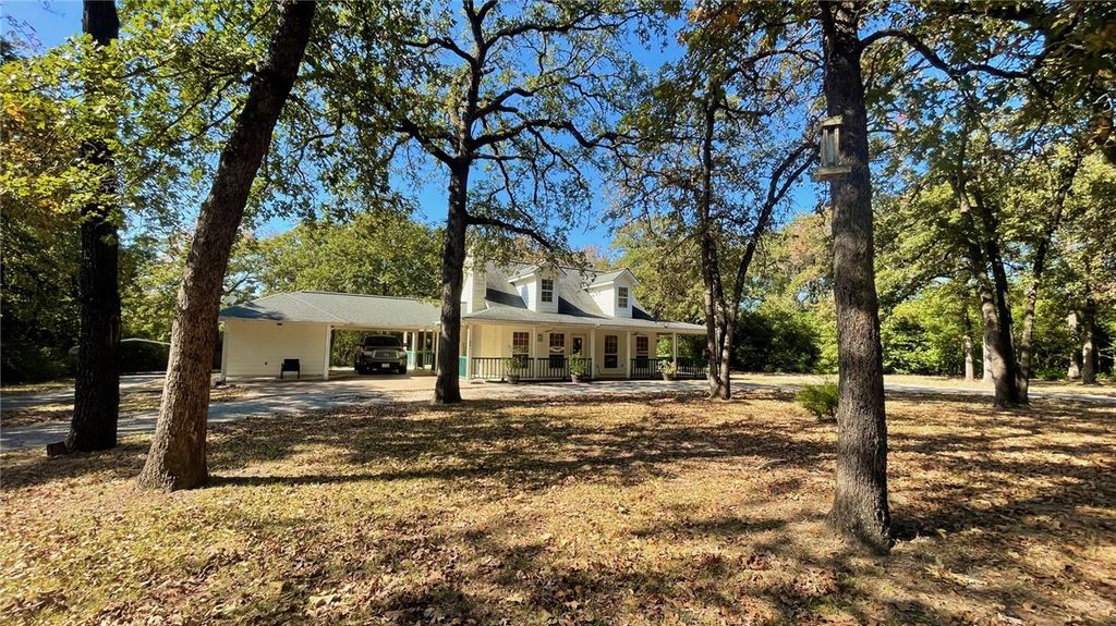 196 Woodland Drive (+/- 0.918 acres), Hearne, TX 77859 — exterior